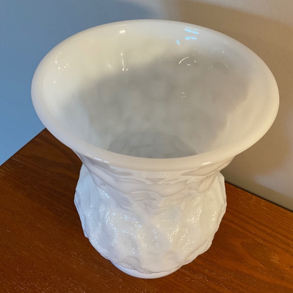 Vintage E.O. Brody Company Milk Glass - Crinkle Glass Flower Vase 8” - Picture 7 of 16